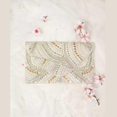 Clutch in Weiß und Beige mit glitzernder Perlen-Stickerei