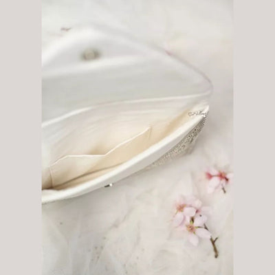 Clutch in Weiß und Beige mit glitzernder Perlen-Stickerei