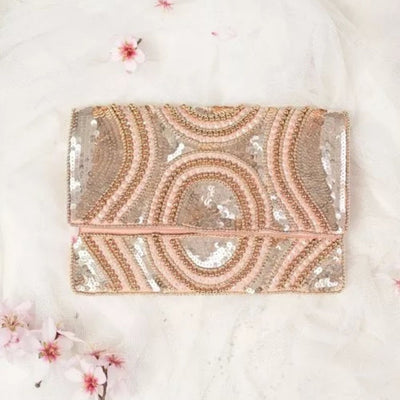 Clutch in Rosé und Metallic mit glitzernder Pailletten- und Perlen-Stickerei