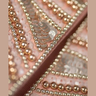 Clutch in Rosé und Metallic mit glitzernder Pailletten- und Perlen-Stickerei