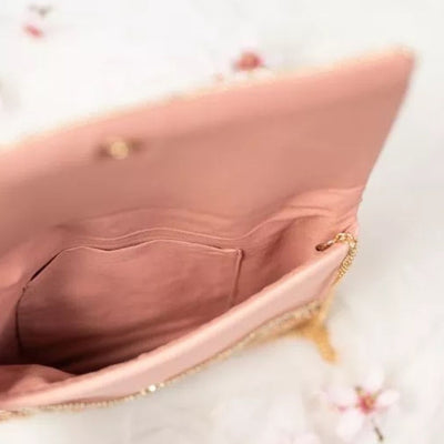 Clutch in Rosé und Metallic mit glitzernder Pailletten- und Perlen-Stickerei