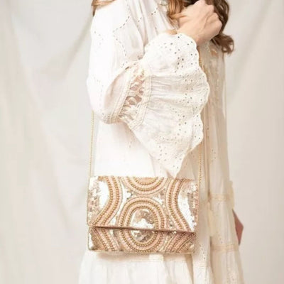 Clutch in Rosé und Metallic mit glitzernder Pailletten- und Perlen-Stickerei
