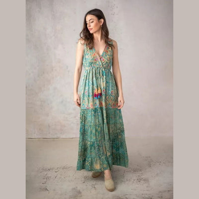 Langes blau-grünes Kleid im Boho-Stil