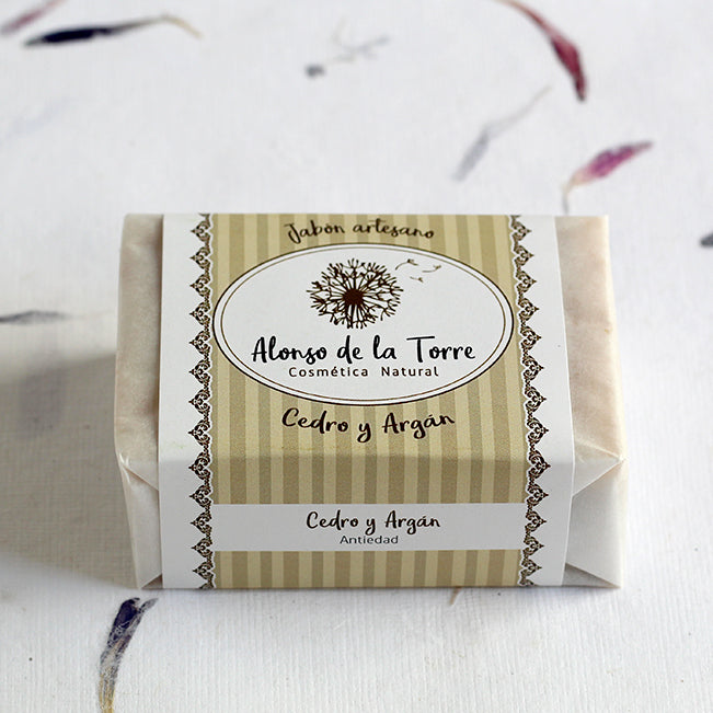 Handgemachte Seife mit Zedernholz und Argan