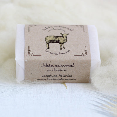 Handgefertigte Seife mit Lanolin