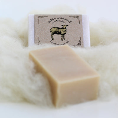 Handgefertigte Seife mit Lanolin